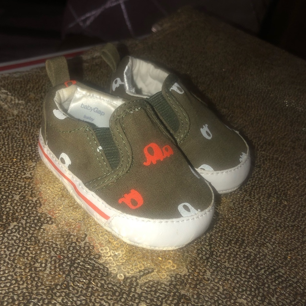 Baby Gap boy shoes ✨🤍
